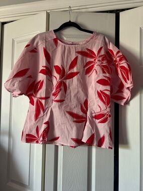 MELLODAY Pink Top with Red Leaf Motif
